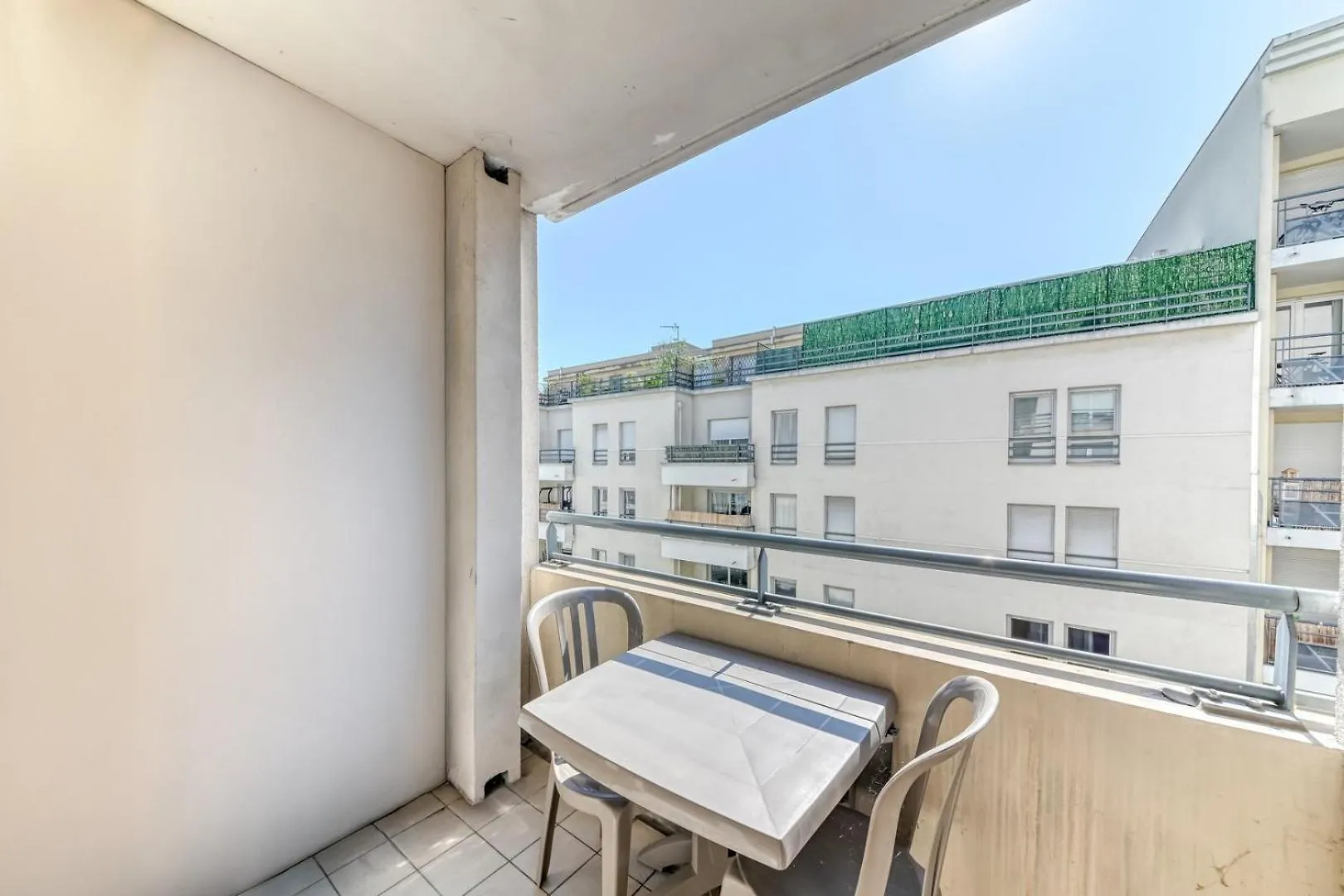 Guestready - Sleek & Sunny Comfort Near The Tram リヨン 0*,  フランス